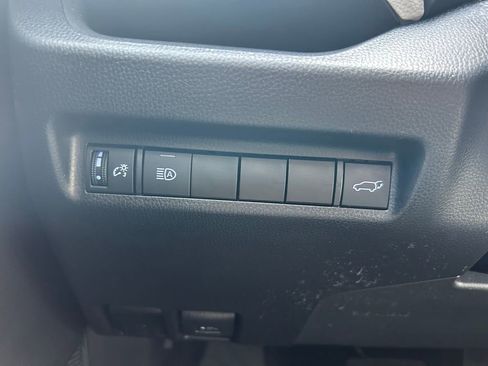 Used 2022 Toyota RAV4 XLE Premium image 14