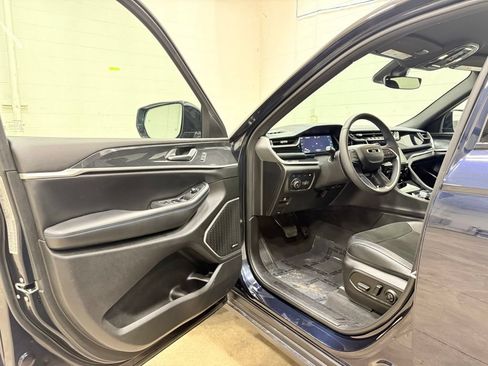 Used 2022 Jeep Grand Cherokee Trailhawk AWD/4WD image 35