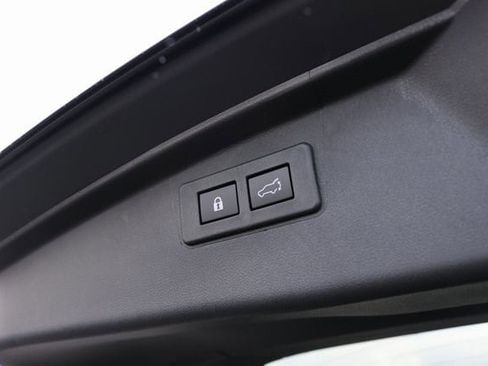 Used 2025 Subaru Outback Premium w/ Popular Package #1A image 17