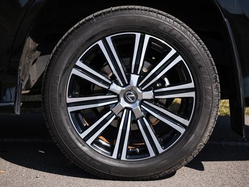 Used 2021 Lexus LX 570 4WD w/ Luxury Package image 9