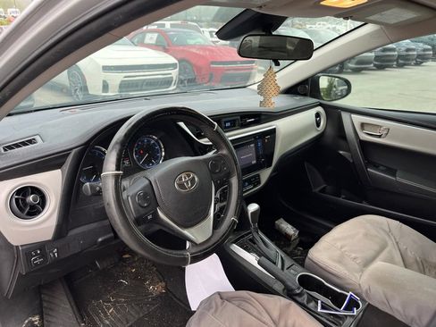 Used 2017 Toyota Corolla LE FWD image 5