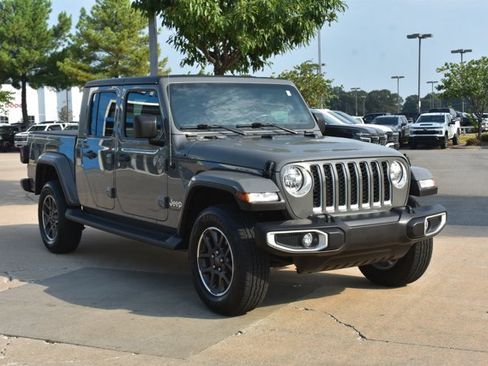 Used 2022 Jeep Gladiator Overland w/ Trailer Tow Package AWD/4WD image 3