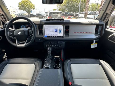 New 2026 Ford Bronco Outer Banks w/ Sasquatch Package AWD/4WD image 18