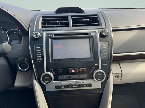 Used 2012 Toyota Camry XLE w/ Leather Pkg FWD image 25