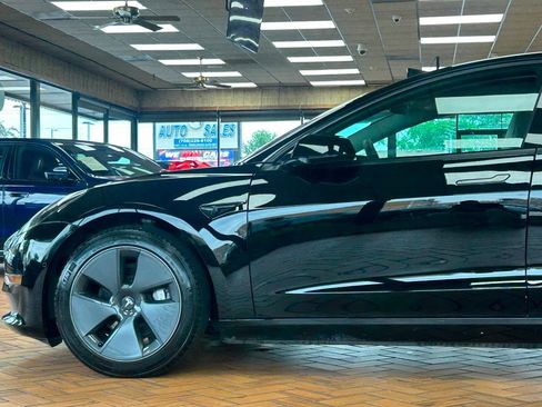 Used 2022 Tesla Model 3 Long Range AWD/4WD image 4