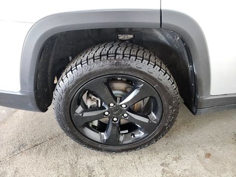 Used 2023 Jeep Grand Cherokee L Limited w/ Black Appearance Package AWD/4WD image 43