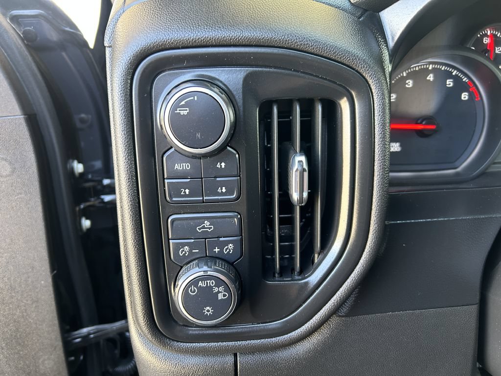 Used 2021 Chevrolet Silverado 1500 Custom Trail Boss AWD/4WD image 3