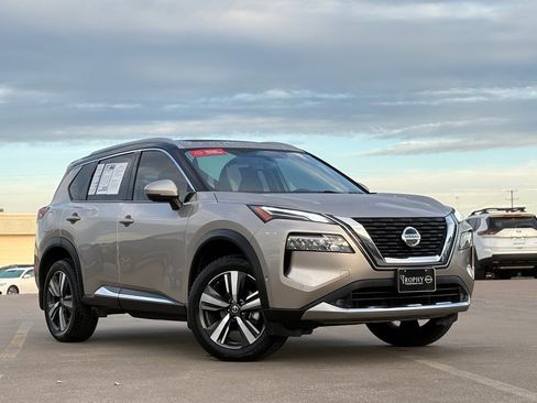Certified 2021 Nissan Rogue Platinum image 2