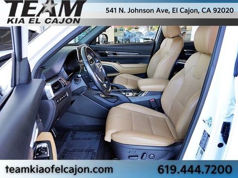 Certified 2022 Kia Telluride SX w/ Towing Package FWD image 17