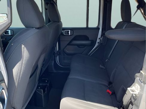Used 2021 Jeep Wrangler Unlimited Sahara AWD/4WD image 14