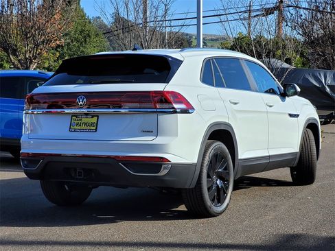 New 2024 Volkswagen Atlas Cross Sport SE image 3