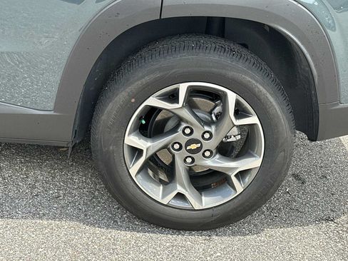Certified 2025 Chevrolet Trax LT FWD image 12