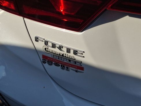 Used 2023 Kia Forte LXS w/ LXS Technology Package FWD image 6