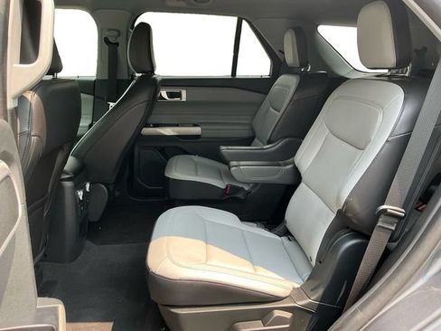 Used 2021 Ford Explorer XLT w/ Equipment Group 202A AWD/4WD image 16