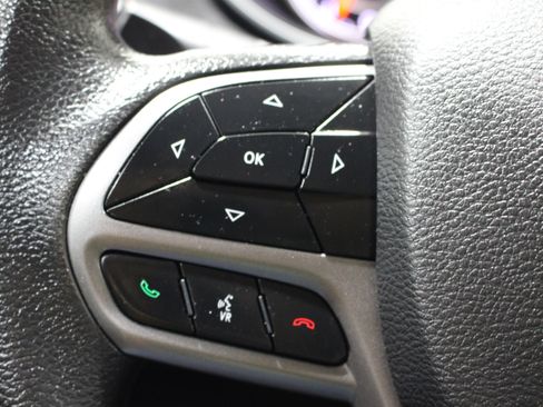 Used 2019 Jeep Cherokee Latitude w/ Popular Appearance Group FWD image 11