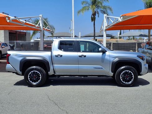 Certified 2025 Toyota Tacoma TRD Off-Road AWD/4WD image 3