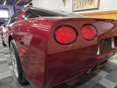 Used 2004 Chevrolet Corvette Coupe w/ Roof Package RWD image 8