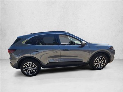 Certified 2024 Ford Escape SE w/ PHEV Premium Package image 5