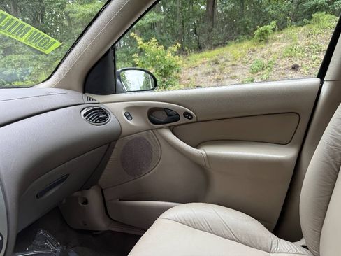 Used 2002 Ford Focus ZTS FWD image 13