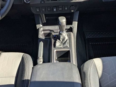 Used 2022 Toyota Tacoma TRD Off-Road w/ Technology Package RWD image 17