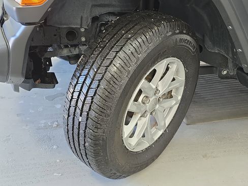 Used 2023 Jeep Wrangler Sport S image 29