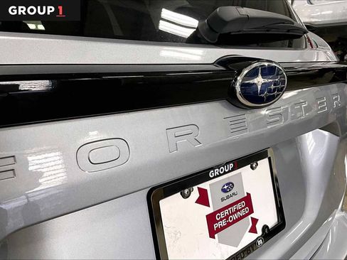 Used 2025 Subaru Forester Premium image 30