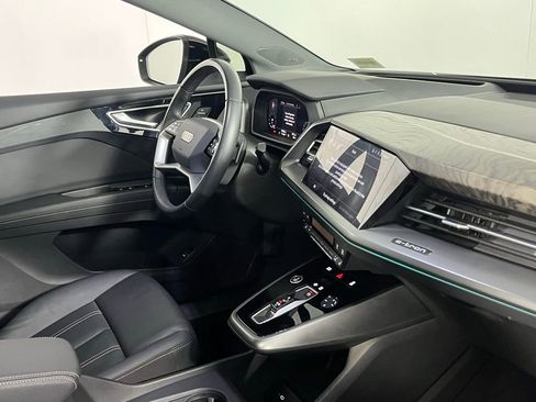 Used 2023 Audi Q4 e-tron Prestige image 25