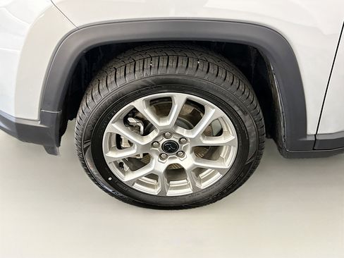 Used 2025 Jeep Compass Limited image 11