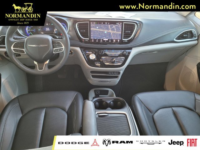 Used 2024 Chrysler Pacifica Limited FWD image 6