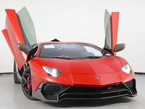 Used 2017 Lamborghini Aventador S image 6