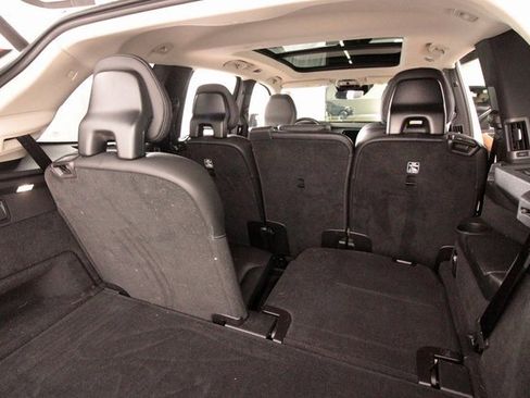 Certified 2022 Volvo XC90 T6 Momentum w/ Protection Package image 18