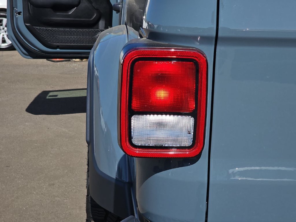 Used 2025 Jeep Gladiator Sport AWD/4WD image 40
