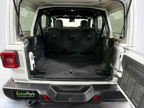 Used 2025 Jeep Wrangler Unlimited Sahara AWD/4WD image 27