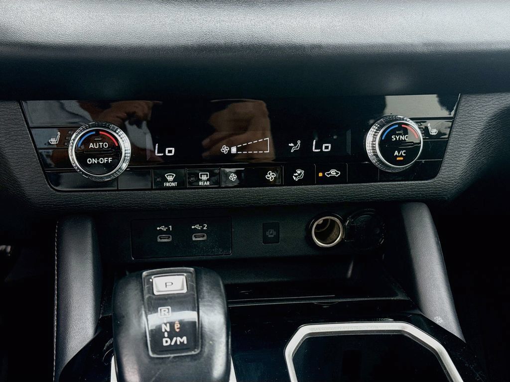 Used 2025 Mitsubishi Outlander SE FWD image 17