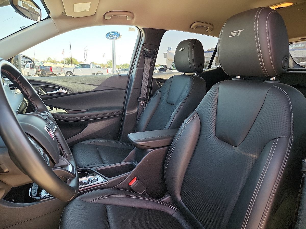 Used 2024 Buick Encore GX Sport Touring w/ Comfort Package AWD/4WD image 8