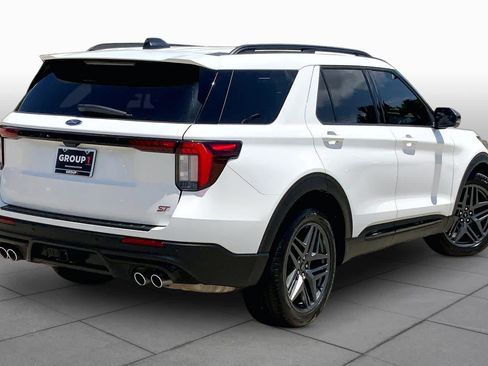 Used 2025 Ford Explorer ST AWD/4WD image 12