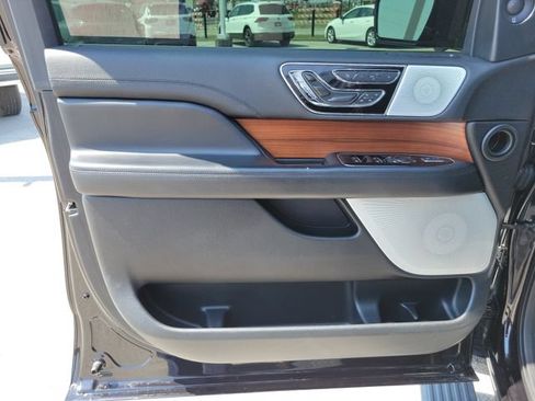 Used 2019 Lincoln Navigator L Reserve AWD/4WD image 22