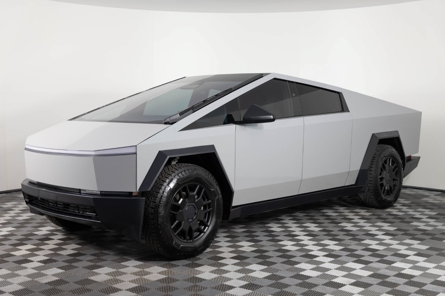 Used 2024 Tesla Cybertruck AWD Crew Cab image 1