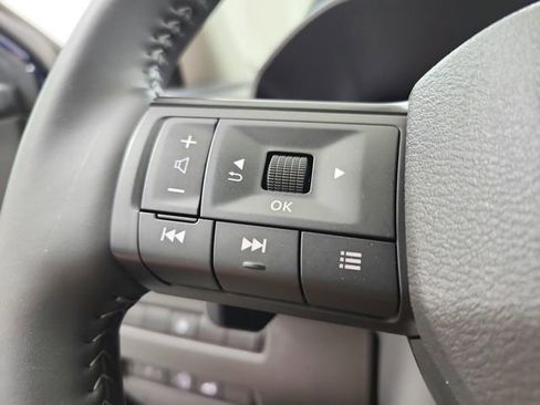 Used 2025 Nissan Rogue SV w/ SV Premium Package image 26