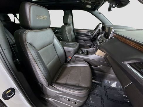Used 2023 Chevrolet Suburban High Country AWD/4WD image 32