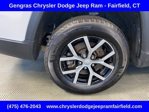 Certified 2024 Jeep Grand Cherokee L Limited AWD/4WD image 38