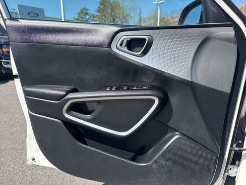 Used 2023 Kia Soul LX w/ Option Group 015 image 10