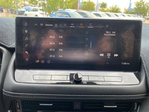 Used 2025 Nissan Rogue SL w/ SL Premium Package AWD/4WD image 34