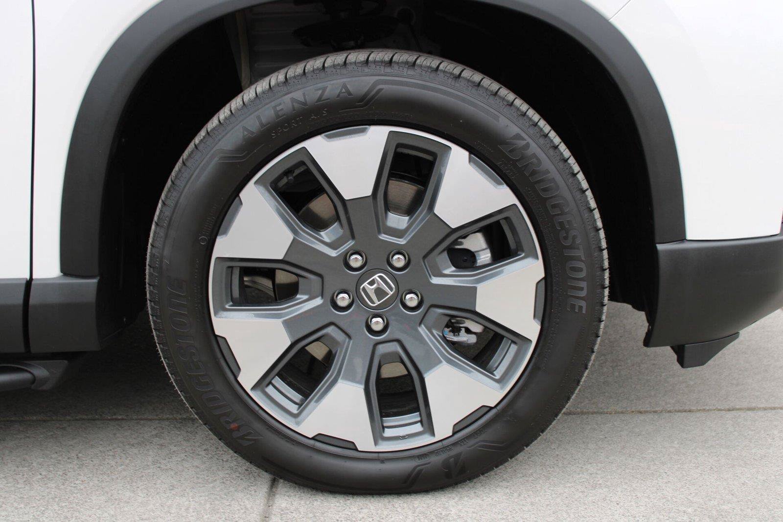 New 2026 Honda Pilot Touring image 9