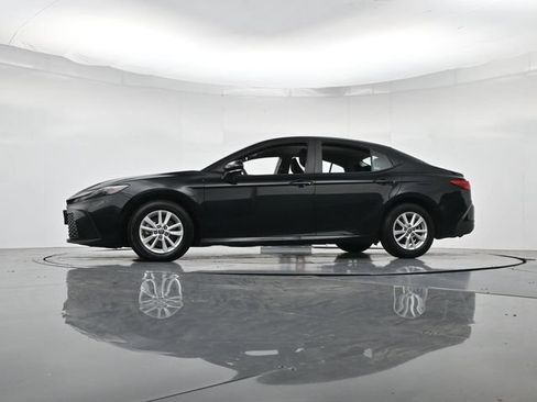Used 2025 Toyota Camry LE FWD image 36