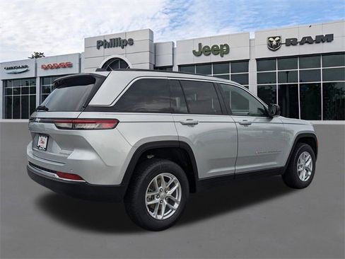 New 2025 Jeep Grand Cherokee Laredo X w/ Luxury Tech Group I image 4