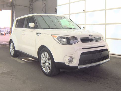 Used 2018 Kia Soul + image 4