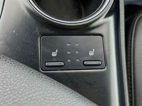 Used 2019 Toyota Camry XLE image 19