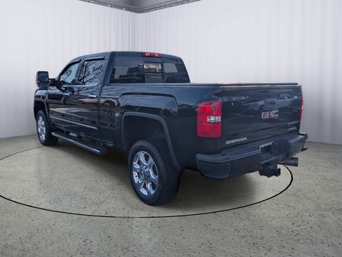 Used 2017 GMC Sierra 2500 Denali w/ Duramax Plus Package image 4