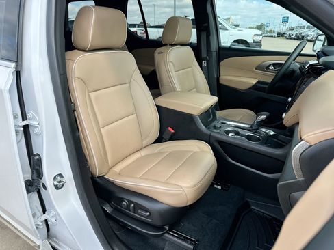 Used 2023 Chevrolet Traverse Premier image 26